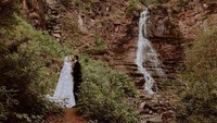 Pernikahan tersebut seperti sebuah momen indah di dalam dongeng-dongeng. Dok. Instagram/lilycollins