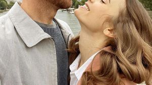 Lily Collins Dinikahi Sutradara, Intip 10 Foto Kemesraannya dengan Sang Suami