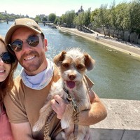 Sebelumnya Lily Collins mengumumkan pertunangan mereka pada akhir September lalu lewat sebuah unggahan di Instagram pada 25 September. Hubungan asmara antara Charlie dan Lily sudah terjalin sejak sekitar dua tahun. Foto: Instagram @lilycollins