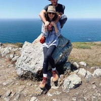 Wanita 32 tahun ini pertama kali mengonfirmasi mereka berpacaran lewat Instagram pada Agustus 2019 saat sutradara The One I Love itu menyusulnya ke Paris di sela syuting Emily in Paris. Foto: Instagram @lilycollins