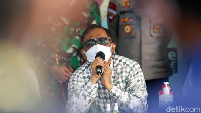 Menko Polhukam Mahfud MD menyambangi lokasi kebakaran Lapas Kelas I Tangerang, Rabu (8/9). Mahfud meninjau kondisi Lapas.