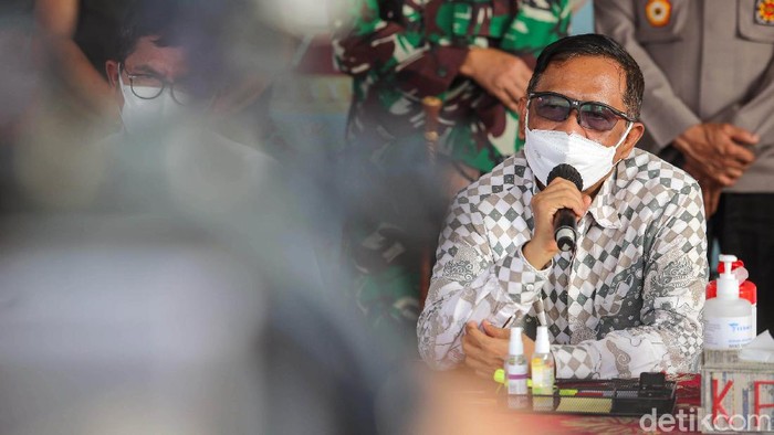 Menko Polhukam Mahfud MD menyambangi lokasi kebakaran Lapas Kelas I Tangerang, Rabu (8/9). Mahfud meninjau kondisi Lapas.