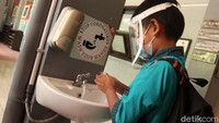 PTM secara terbatas itu digelar dengan menerapkan protokol kesehatan yang ketat.