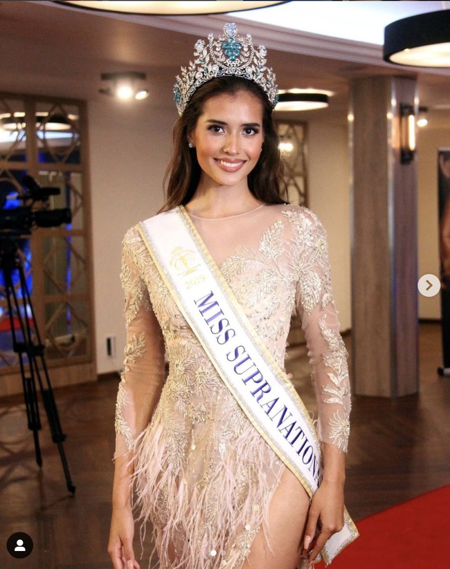 Anntonia Porsild terbawa-bawa kasus Direktur Kreatif Miss Supranational Andre Sleigh yang menghina Indonesia. Sosok Andre viral karena video Instagram Live dari Anntonia.  Foto: Dok. Instagram @porxild