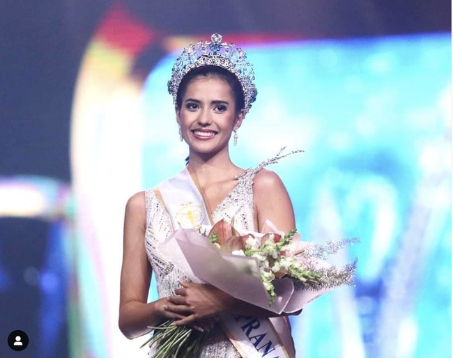 Anntonia Porsild adalah seorang ratu kecantikan. Ia pernah menjuarai ajang Miss Supranational 2019 di Polandia. (Foto: Instagram/@porxild)