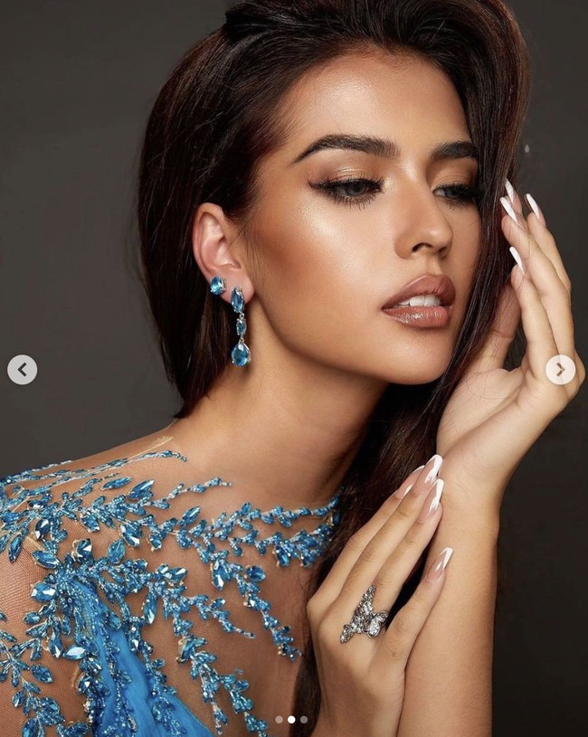 Anntonia Porsild sendiri saat sesi Instagram Live itu tampak mengabaikan ucapan dari Andre Sleigh. Meski ekspresi Anntonia langsung terlihat berubah, dia mengalihkan perhatian dengan mengucapkan dirinya sedang tidak diet. Foto: Dok. Instagram @porxild