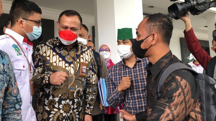 Momen Mahasiswa Jabar Temui Pimpinan KPK , terutama kasus korupsi dana aspirasi anggota DPRD Jabar.