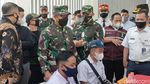 Momen Pelajar di Garut Disuntik Vaksin COVID-19