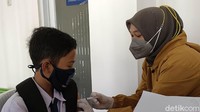 Selain di Stasiun Garut, vaksinasi massal juga dilaksanakan di Stasiun Cibatu.