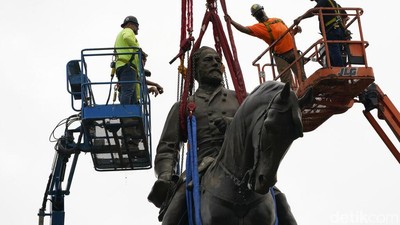 Patung Tokoh Perbudakan AS, Robert Lee Dibongkar