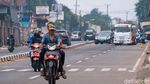 Pemotor Santuy Tak Pakai Helm di Jalan Raya Parung