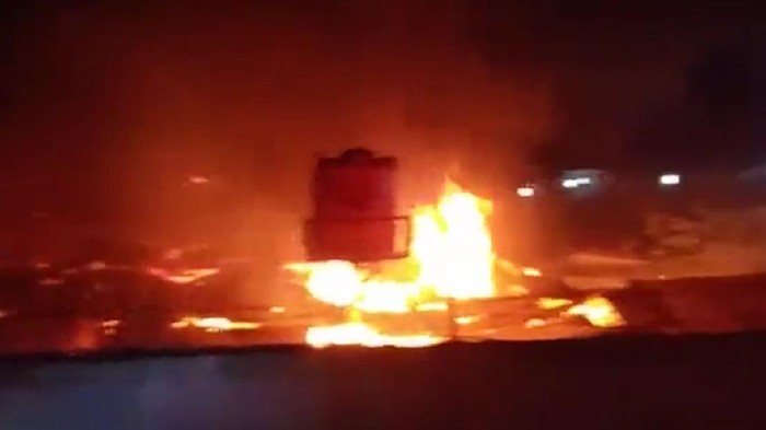 Kebakaran terjadi di Lapas Tangerang pada dini hari tadi. Kobaran api tersebut menewaskan 41 orang napi.