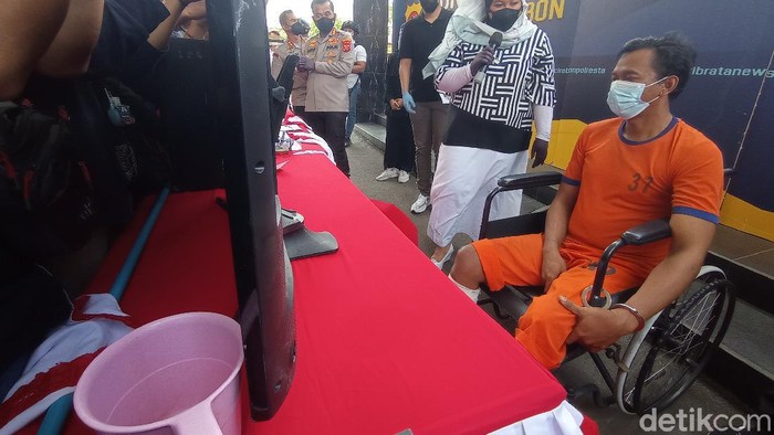 Pencuri di Cirebon cekik mati pemilik rumah saat kepergok beraksi