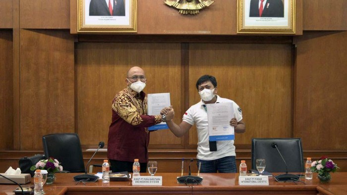 PT Pindad International Logistic (PT PIL) jalan kerja sama dengan PT Pura Barutama. Kerja sama ini guna menggenjot investasi dan promosi produk dalam negeri.