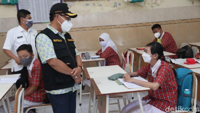 Pembelajaran tatap muka (PTM) untuk SD dan SMP di Kota Malang sudah digelar. Wali Kota Sutiaji meminta aspek kesehatan menjadi komitmen utama.
