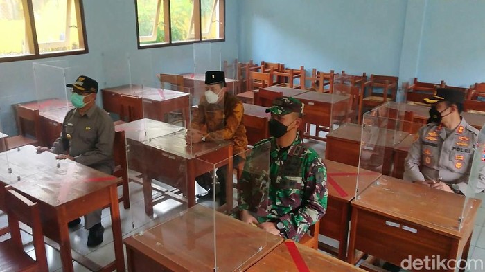 Pemkab Tulungagung memastikan seluruh lembaga pendidikan akan menggelar pembelajaran tatap muka (PTM) terbatas mulai Kamis (9/9). Mulai dari jenjang TK, SD dan SMP sederajat.
