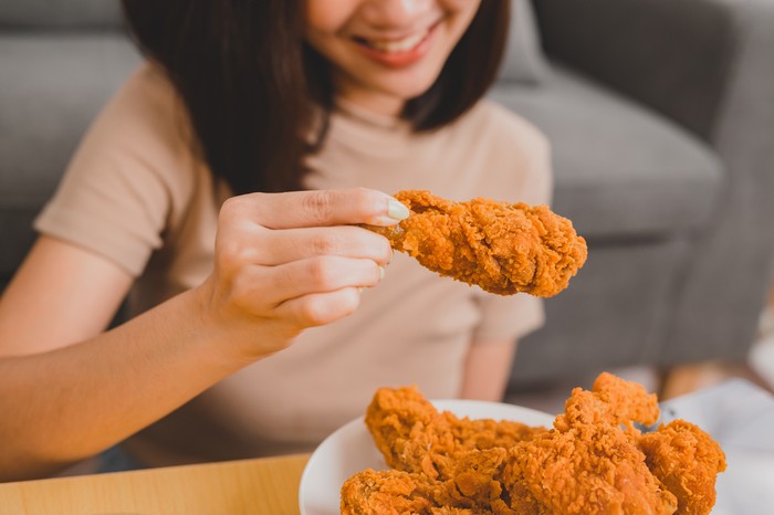 Rasulullah SAW Sebut Meniup Makanan Panas Hukumnya Makruh
