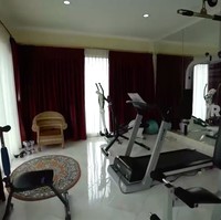 Rumah Inggrid Kansil juga dilengkapi dengan sebuah mini-gym. (Foto: YouTube/Trans7)