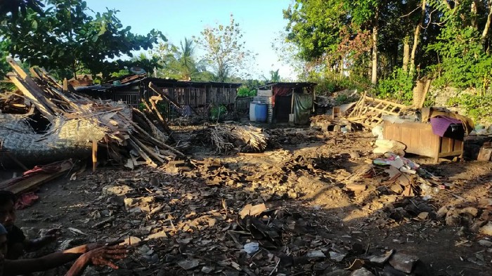 Rumah milik Partilah (62) di Bantul yang ambruk diterjang angin kencang