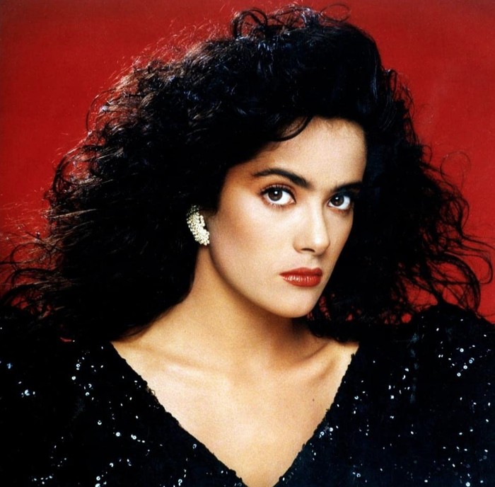 Salma Hayek Salma Hayek saat membintangi telenovela Teresa (1989)