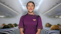 Seragam pramugari Delta Airlines sudah mengalami perubahan yang drastis. Pada 2018, Zak Rosen, desainer yang sering bikin baju untuk Rihanna, membuat desain baru. Dia memilih tiga warna dasar yaitu ungu, abu-abu, dan merah. Ini merupakan warna-warna dasar yang sering digunakan untuk simbol-simbol di bandara. Foto: Dok. Brightside