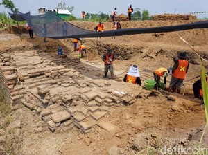 Ekskavasi Tahap 4 Situs Kumitir Targetkan Gerbang Istana Paman Hayam Wuruk