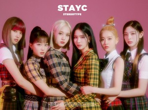 STAYC Tunda Fanmeeting usai 5 Member Positif COVID-19