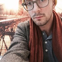 Itu aneh. Itu tidak menyenangkan. Itu aneh dan tidak nyata. Aku pikir mungkin karena Blues Clues dan rumor itu dimulai di era internet menjadi teman orang mencari berani, ungkapnya kepada Dailymail. Foto: Instagram @steveburnsalive