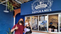 Superames terbilang tempat makan baru karena dibuka pada Juli 2021. Pemiliknya adalah Gerry Girianza dan Bella Kuku Tanesia, keduanya dikenal sebagai youtuber. Gerry Girianza bahkan dikenal publik sebagai chef selebriti yang kerap tampil di layar kaca. Foto: detikFood/Devi S. Lestari