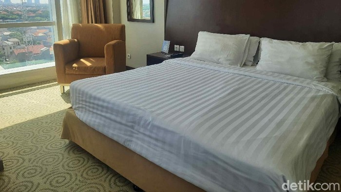 Okupansi hotel di Surabaya sempat di bawah 10 persen selama PPKM. Namun setelah Kota Pahlawan turun ke level 2, okupansi hotel mulai naik hingga 50 persen.