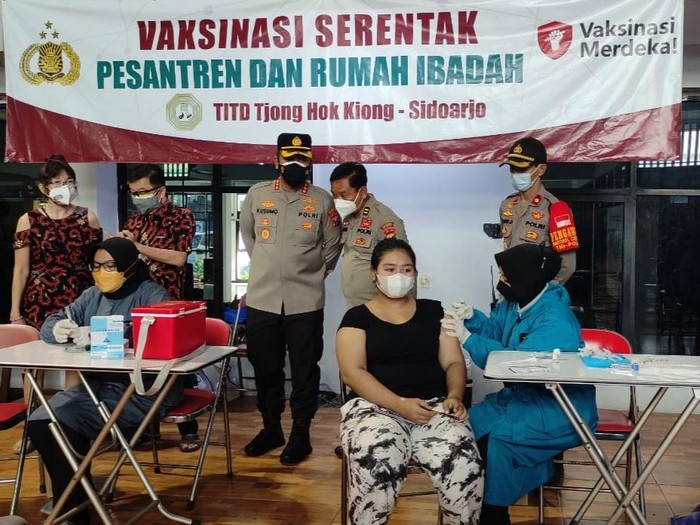 vaksinasi di sidoarjo dilakukan di klenteng