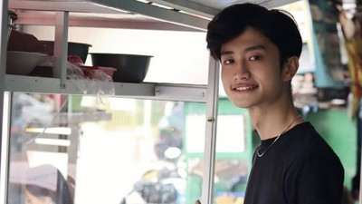 Ini Tukang Bakso Ganteng Viral Mirip Artis Korea, Bikin Pembeli Salfok
