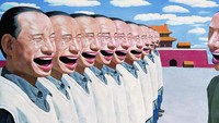 Seniman kontemporer Yue Minjun kerap membuat karya seni penuh propaganda. Salah satunya stereotip orang China tertawa.  Foto: Yue Minjun/ Instagram