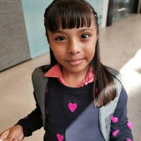 Seorang bocah jenius asal Meksiko mengejutkan dunia dengan kepintaran. Masih berusia 10 tahun, IQ anak perempuan tersebut sudah melebihi Einstein dan Stephen Hawking. Foto: Instagram @adhara_perez11