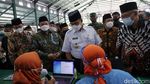 Anies Baswedan Pantau Vaksinasi Ponpes di Jaktim