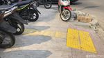 Baru Saja Rampung, Trotoar Tebet Langsung Jadi Parkiran