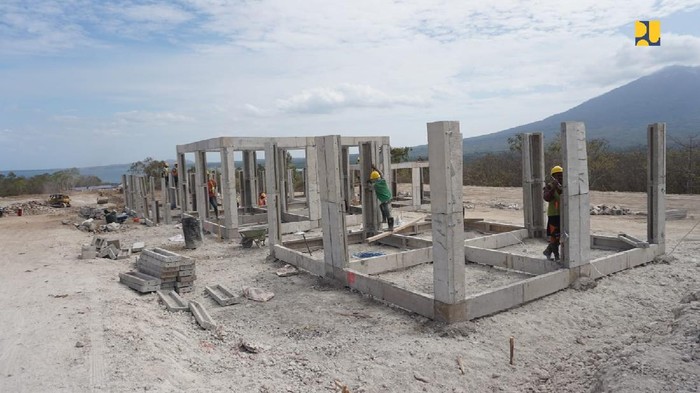 Pembangunan rumah khusus bagi masyarakat terdampak bencana badai siklon tropis Seroja di NTT telah mencapai 39,65%. Kementerian Pekerjaan Umum dan Perumahan Rakyat (PUPR) terus kebut pembangunan tersebut.