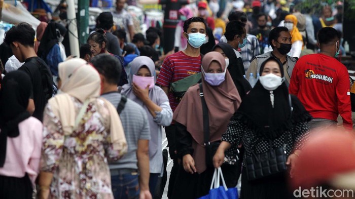 Kasus COVID-19 di beberapa wilayah di Indonesia, khususnya DKI, mengalami penurunan. Namun bukan berarti virus Corona sudah hilang karena kita masih berperang melawan COVID-19.