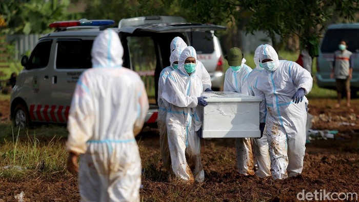 Corona Belum Kelar! Euforia Bisa Bikin Kasus COVID-19 Naik Lagi Kasus COVID-19 di beberapa wilayah di Indonesia, khususnya DKI, mengalami penurunan. Namun bukan berarti virus Corona sudah hilang karena kita masih berperang melawan COVID-19.