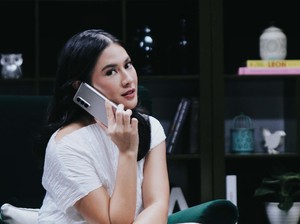 Gegara HP Ini, Dian Sastrowardoyo Tak Kangen Galaxy Note