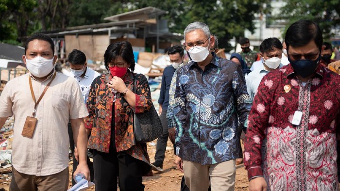 Satgas Penanganan Hak Tagih Negara Dana BLBI kembali menyita aset terkait utang piutang negara. Aset yang kini dikuasai negara itu baru saja dipasang plang.