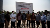 Penguasaan fisik melalui pemasangan plang dilaksanakan hari ini, Kamis (9/9/2021). Dua aset yang dikuasai berada di Karet Tengsin dan Pondok Pinang. 