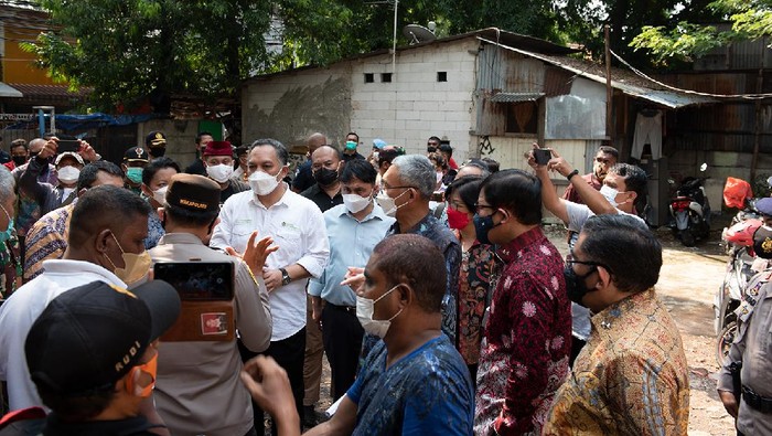 Disita Satgas BLBI, Ini Penampakan Aset di Karet Tengsin-Pondok Pinang Satgas Penanganan Hak Tagih Negara Dana BLBI kembali menyita aset terkait utang piutang negara. Aset yang kini dikuasai negara itu baru saja dipasang plang.