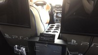 Taksi di Dubai sediakan PS4 buat penumpang. Aduh berapa tarifnya nih? Foto: Dok. Istimewa