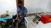 Saat ini ia sudah memiliki 2 mesin pengolahan bambu yang diberi anggota anggota holding industri pertambangan Indonesia atau Mining Industry Indonesia (MIND ID) tersebut.