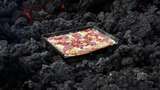 Ekstrem Banget! Pizza Ini Dimasak dengan Lava 1.800 Derajat Celcius
