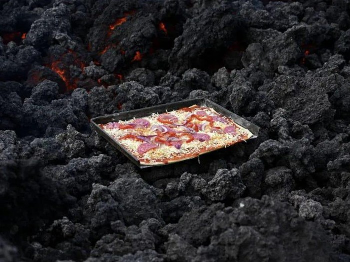 Ekstrem Banget! Pizza Ini Dimasak dengan Lava 1.800 Derajat Celcius Ekstrem Banget! Pizza Ini Dimasak dengan Lava 1.800 Derajat Celcius