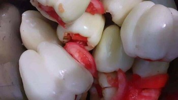 Ada yang mengira ini gigi? Ya kali ini tebakan kamu salah.... Ini adalah cabai putih. Foto: dok Reddit via Bored Panda