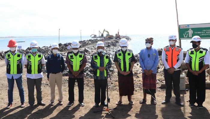 Gubernur Bali Wayan Koster tinjau progres pembangunan Pelabuhan Sanur di Kota Denpasar (Foto: dok. Pemprov Bali)