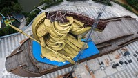 Patung perunggu jenderal militer Tiongkok kuno Guan Yu, dengan tinggi 58 meter dan berat 1200 ton.